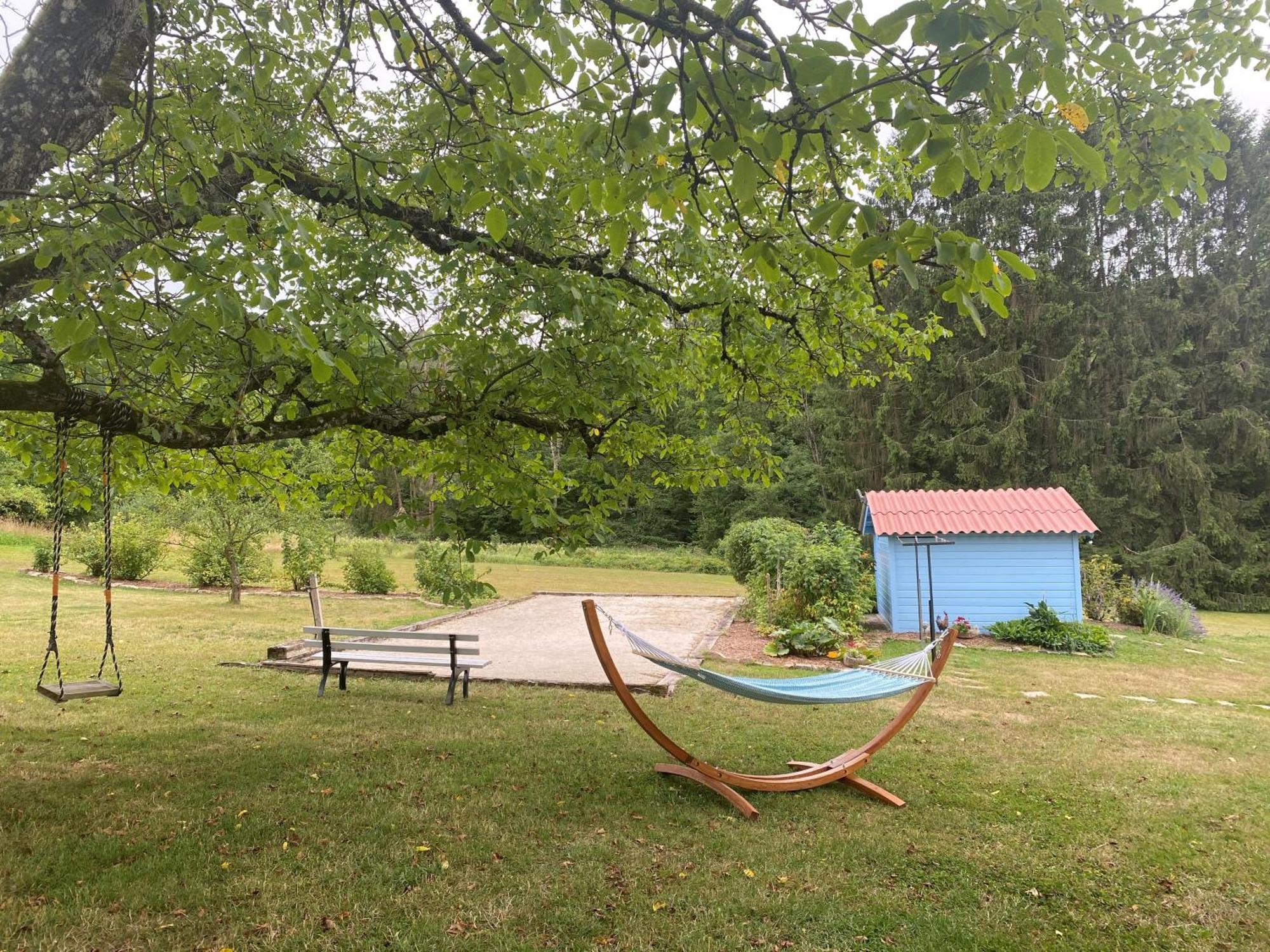 Vila Les Volets Bleus La Chapelle-aux-Bois Exteriér fotografie